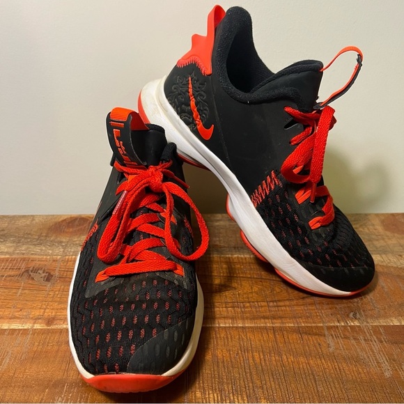 Nike LeBron James Witness Sneakers, Youth 5.5 - Picture 1 of 9